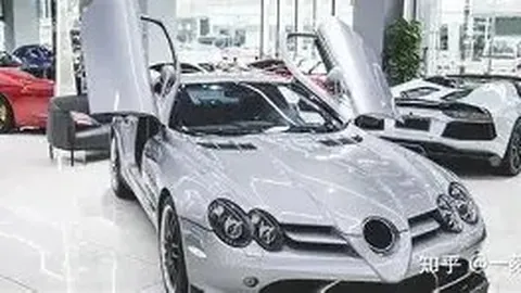 白百何携幼童出行引二胎猜测，温柔抚摸孩子背部展母性光辉